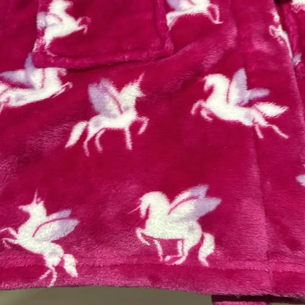 Hatley 4/5 hooded hot pink robe unicorn pegusus like new w/ pockets